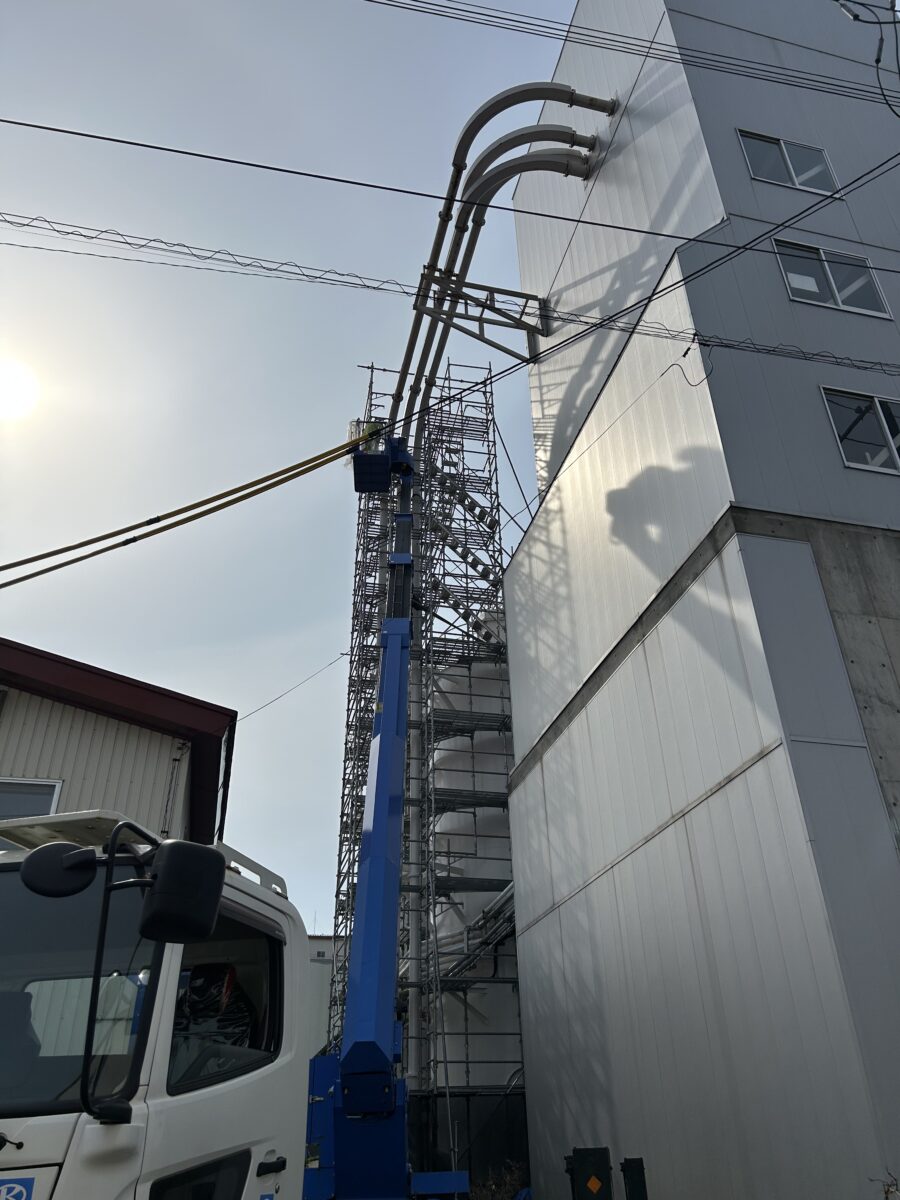 27ｍ高所作業車での塗装作業